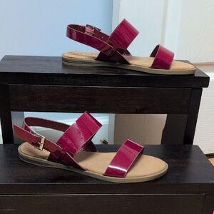 Journee Collection Lavine Glossy Thick Two Strap Patent Red Sandals Size 7 NEW